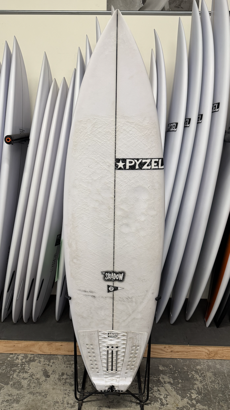 PYZEL SHADOW 5'11 28L＆フィンセット