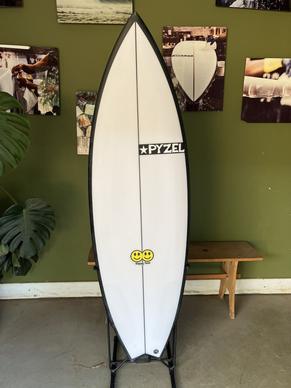 Happy Twin | 5'5" x 19 1/2" x 2 3/8" - 26.00L | Futures x 3 | PU | New Board | HI