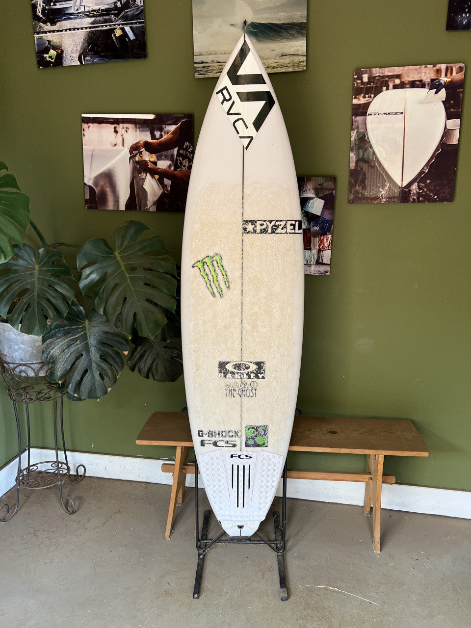 Ghost | 6'0" x 18 5/16" x 2 5/16" - 25.50L | FCS 2 x 3 | PU | New Board | HI