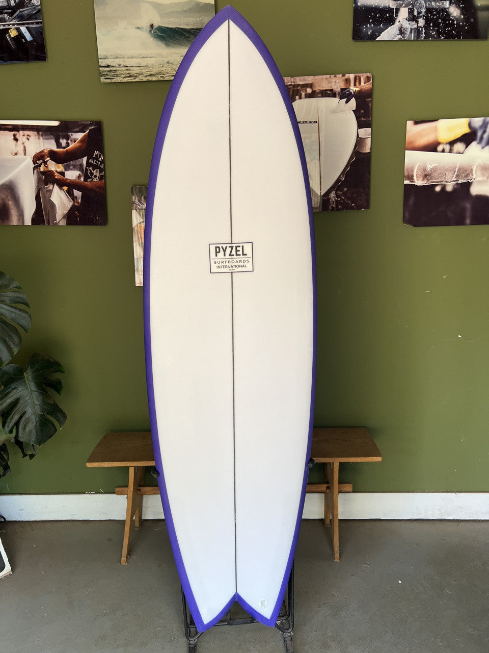 Astro | 6'0" x 20 3/4" x 2 3/4" - 39.40L | Futures x 4 | PU | New Board