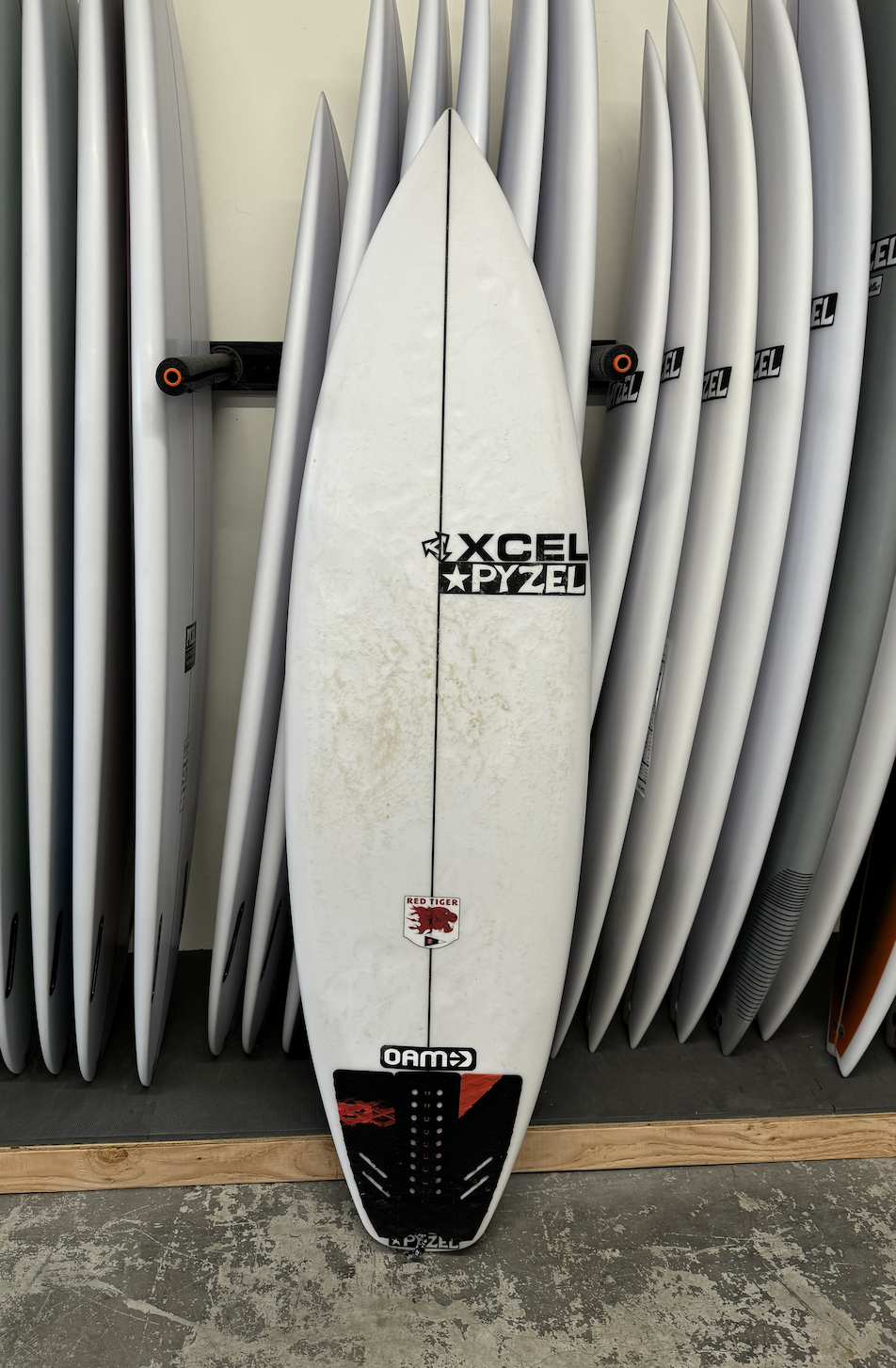 Red Tiger | 5'7" x 18 5/8" x 2 3/16" - 24.70L | FCS 2 x 3 | PU | Used Board | CA