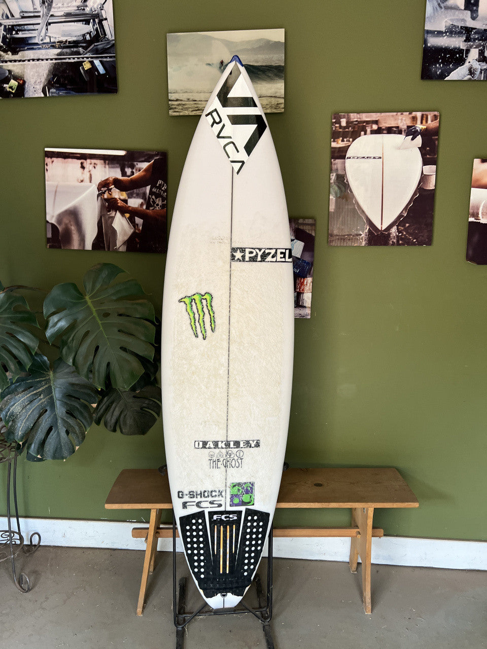 Ghost | 6'2" x 18 3/8" x 2 5/16" - 26.35L | FCS 2 x 3 | PU | Used Board | HI