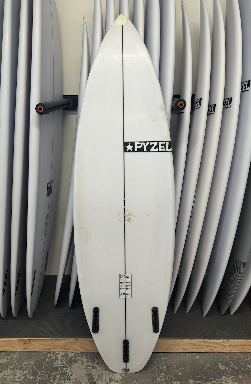 Radius Prime | 5'11" x 18 7/8" x 2 7/16" - 28.30L | Futures x 3 | PU | Used Board | CA