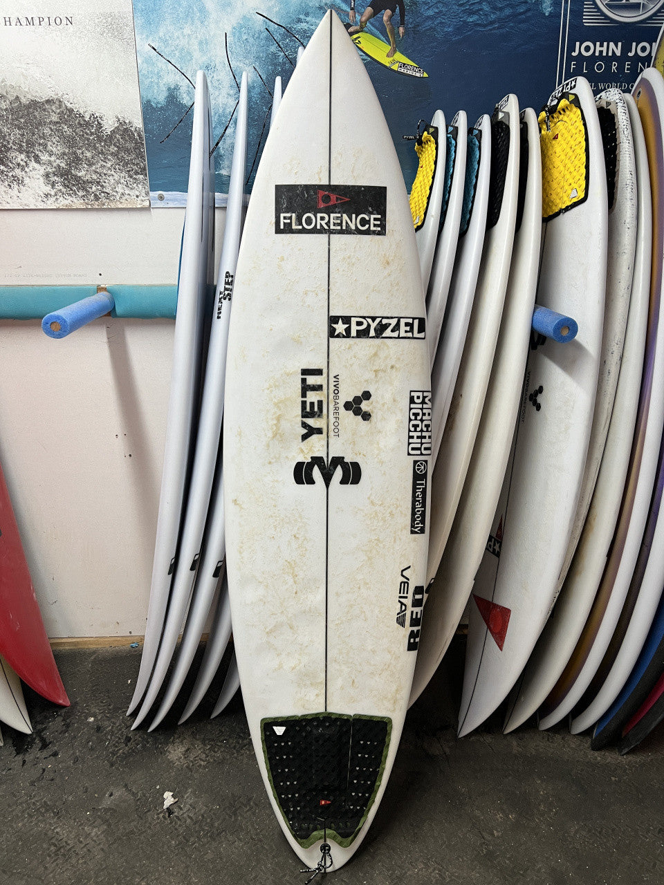 Ghost | 6'2" x 18 7/8" x 2 11/16" - 31.00L | Futures x 3 | PU | Used Board | HI