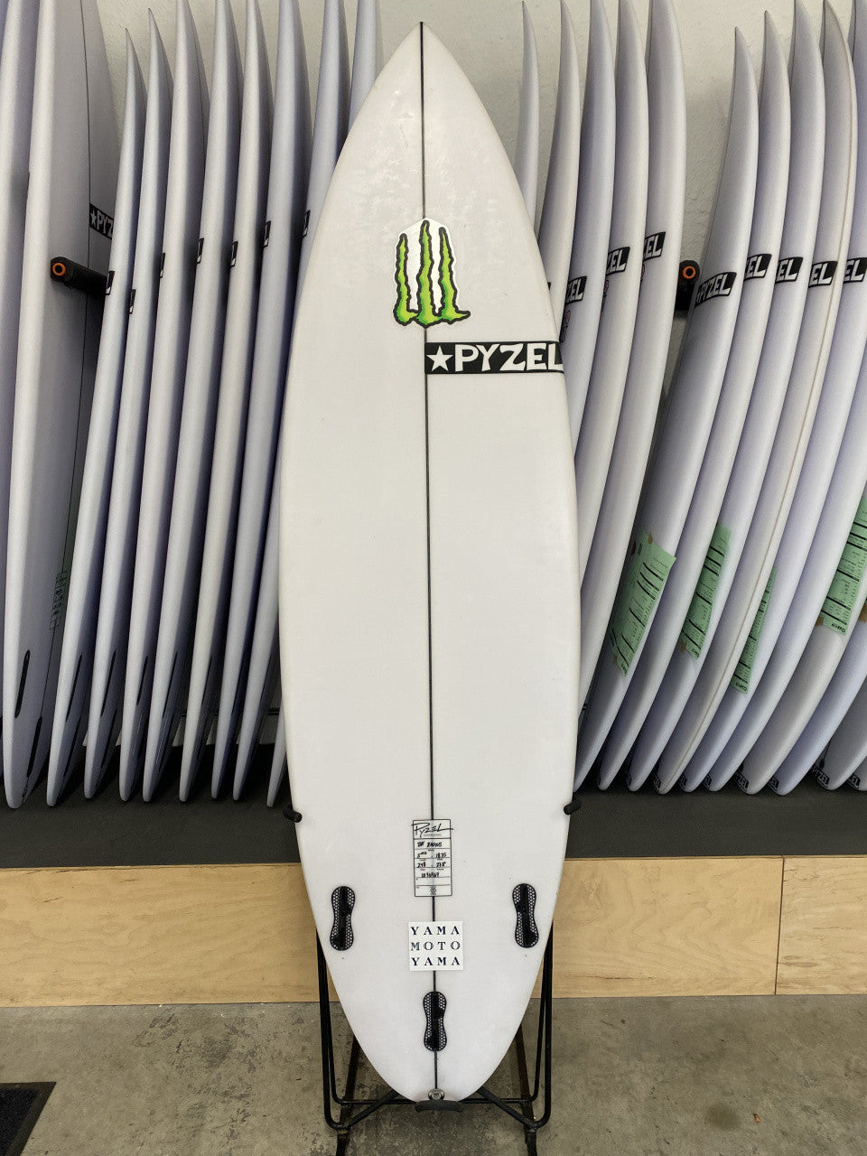 【送料込み！】PYZEL RADIUS 5'11\