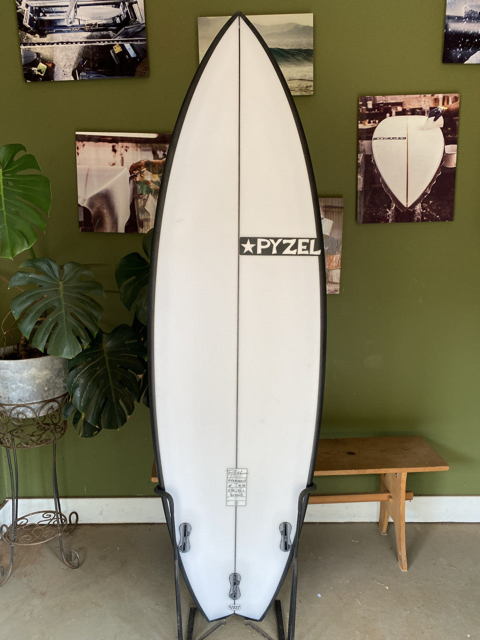 Pyzalien 2 | 6'1" x 19 3/4" x 2 9/16" - 33.10L | FCS 2 x 3 | PU | New Board | HI