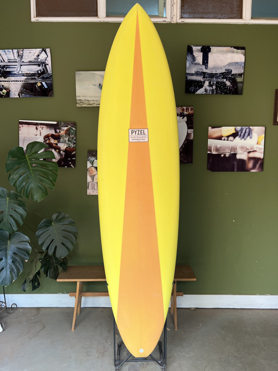 Mid Length Crisis | 7'6" x 21 3/4" x 3 1/16" - 53.40L | Single Box 10.5 + 2 Futures x 3 | PU | New Board | HI