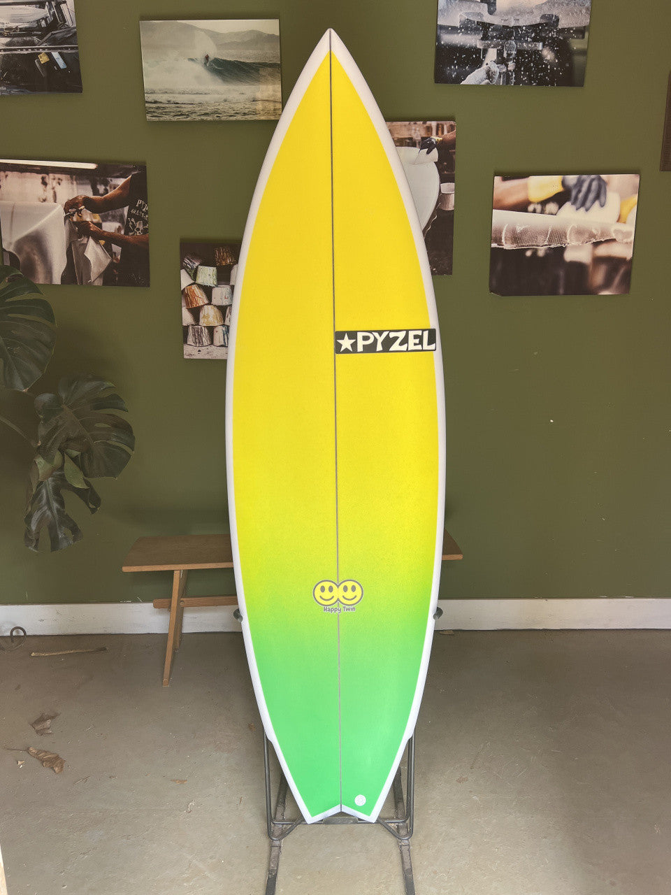 Happy Twin | 5'8" x 19 1/2" x 2 3/8" - 27.90L | Futures x 3 | PU | New Board | HI