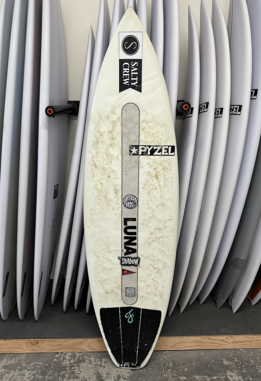 Shadow XL | 5'10" x 19 1/4" x 2 1/2" - 29.30L | Futures x 3 | ELECTRALITE PLUS+ | New Board | CA