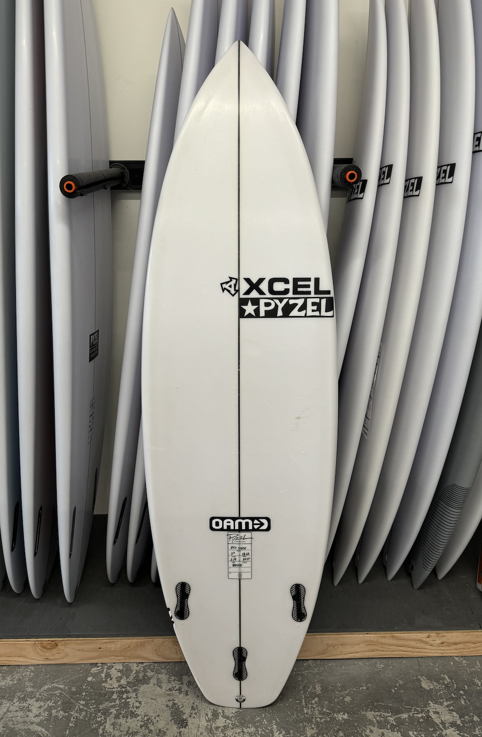 Red Tiger | 5'7" x 18 5/8" x 2 3/16" - 24.70L | FCS 2 x 3 | PU | Used Board | CA