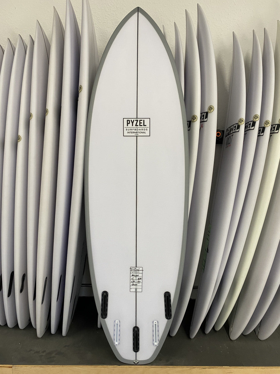 Precious | 5'11" x 19 3/4" x 2 3/8" - 33.10L | Futures x 5 | PU | New Board | CA