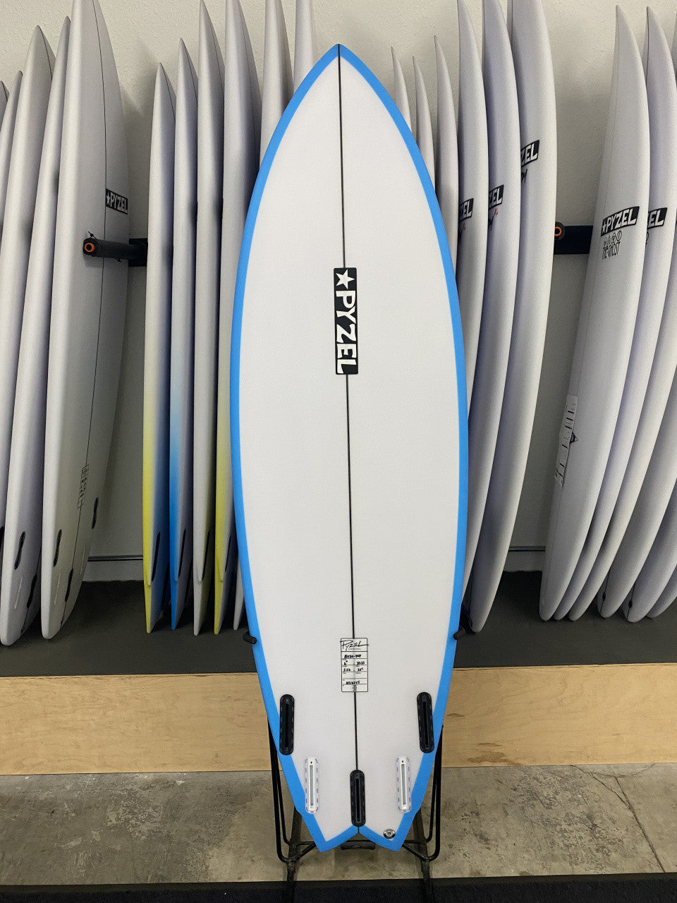 sea最新　PYZEL ASTRO POPサーフボード5.11 Astro Pop by Pyzel Surfboards