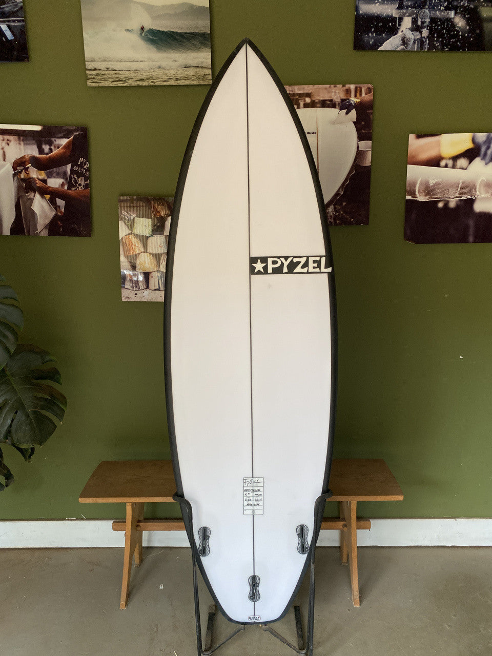 Red Tiger | 5'10" x 19 1/4" x 2 3/8" - 28.70L | FCS 2 x 3 | PU | New Board | HI