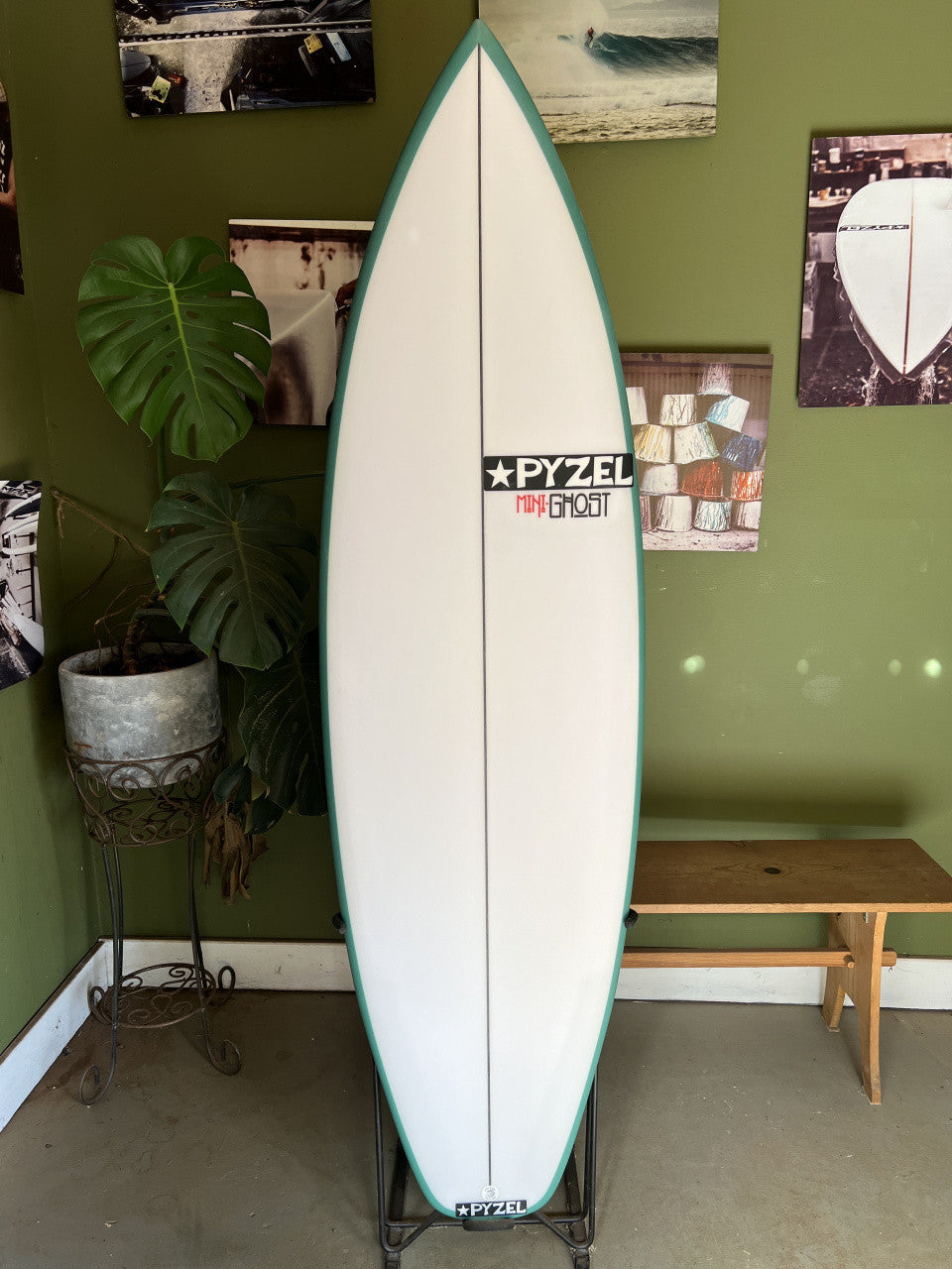 Mini Ghost-Squash | 5'9" x 19 3/8" x 2 1/2" - 30.50L | Futures x 5 | PU | New Board | HI