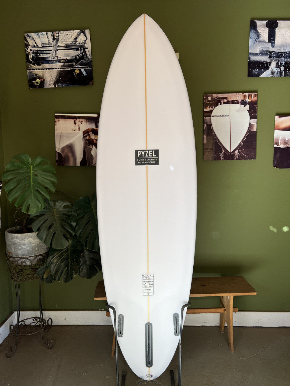 Mid Length Crisis | 6'8" x 20 5/8" x 2 5/8" - 38.60L | Futures x 3 | PU | New Board | HI