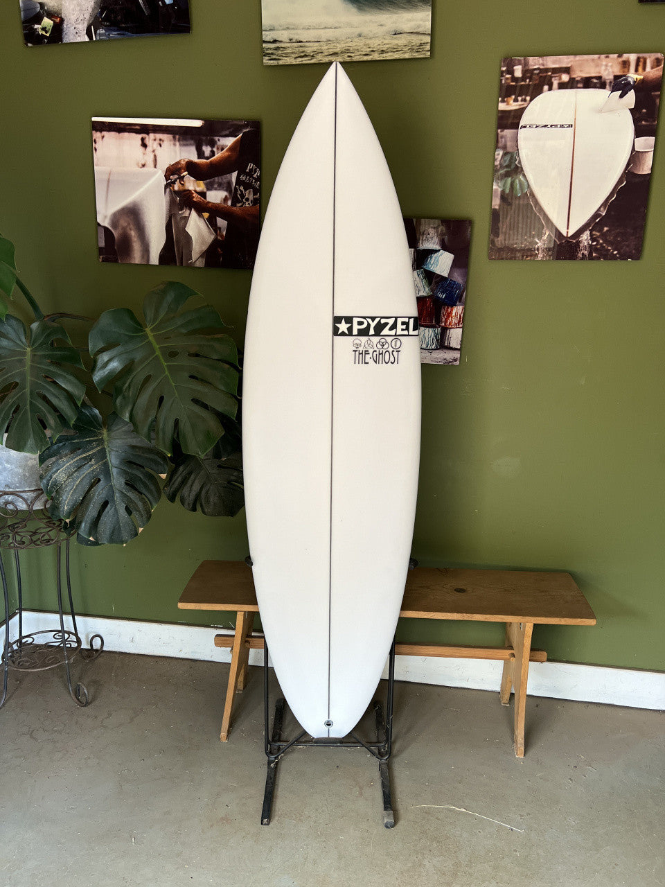 Ghost | 5'7" x 18 1/4" x 2 5/16" - 23.60L | FCS 2 x 3 | PU | Used Board | HI