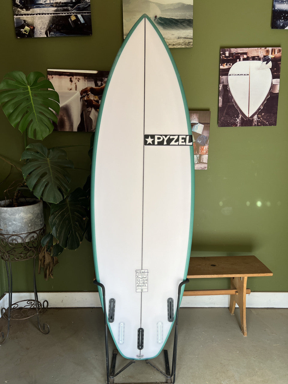 Mini Ghost-Squash | 5'9" x 19 3/8" x 2 1/2" - 30.50L | Futures x 5 | PU | New Board | HI