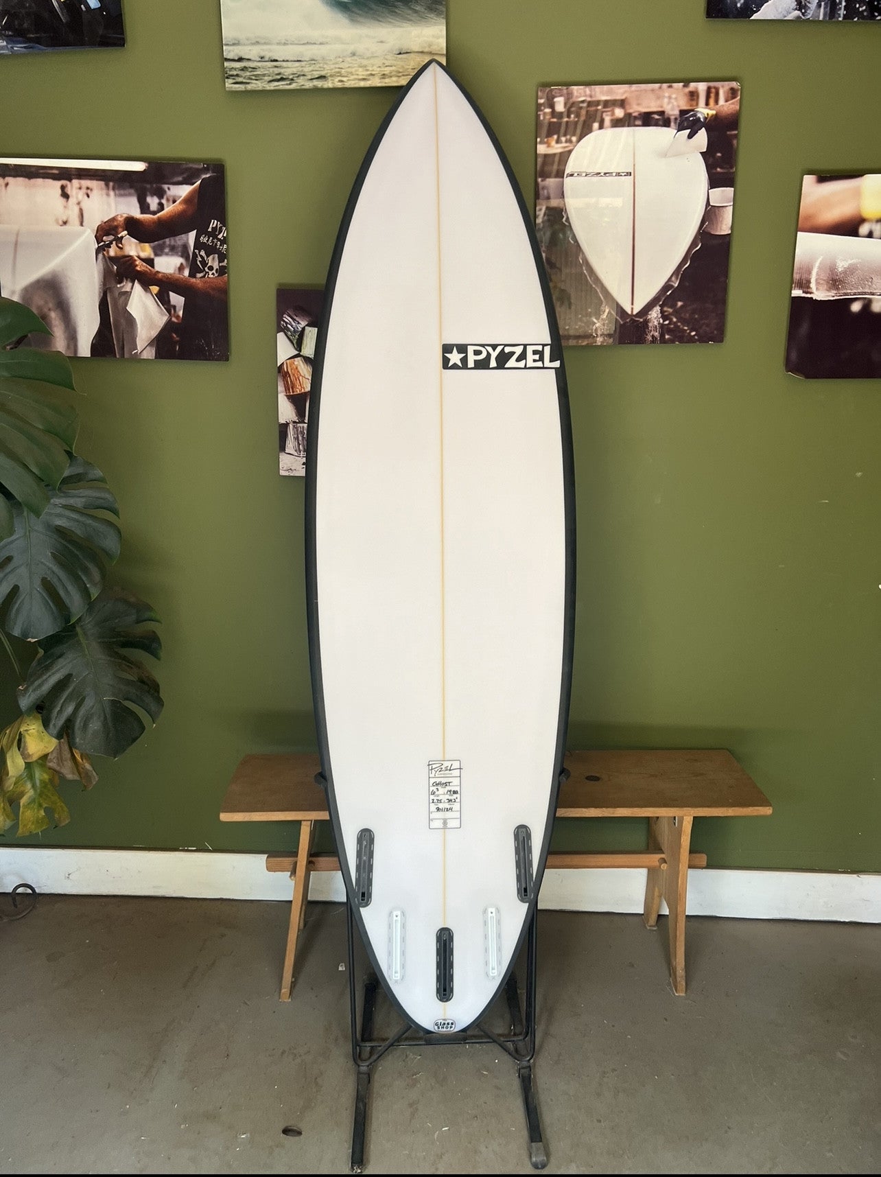 Ghost | 6'3" x 19 7/8" x 2 3/4" - 34.30L | Futures x 5 | PU | New Board | HI