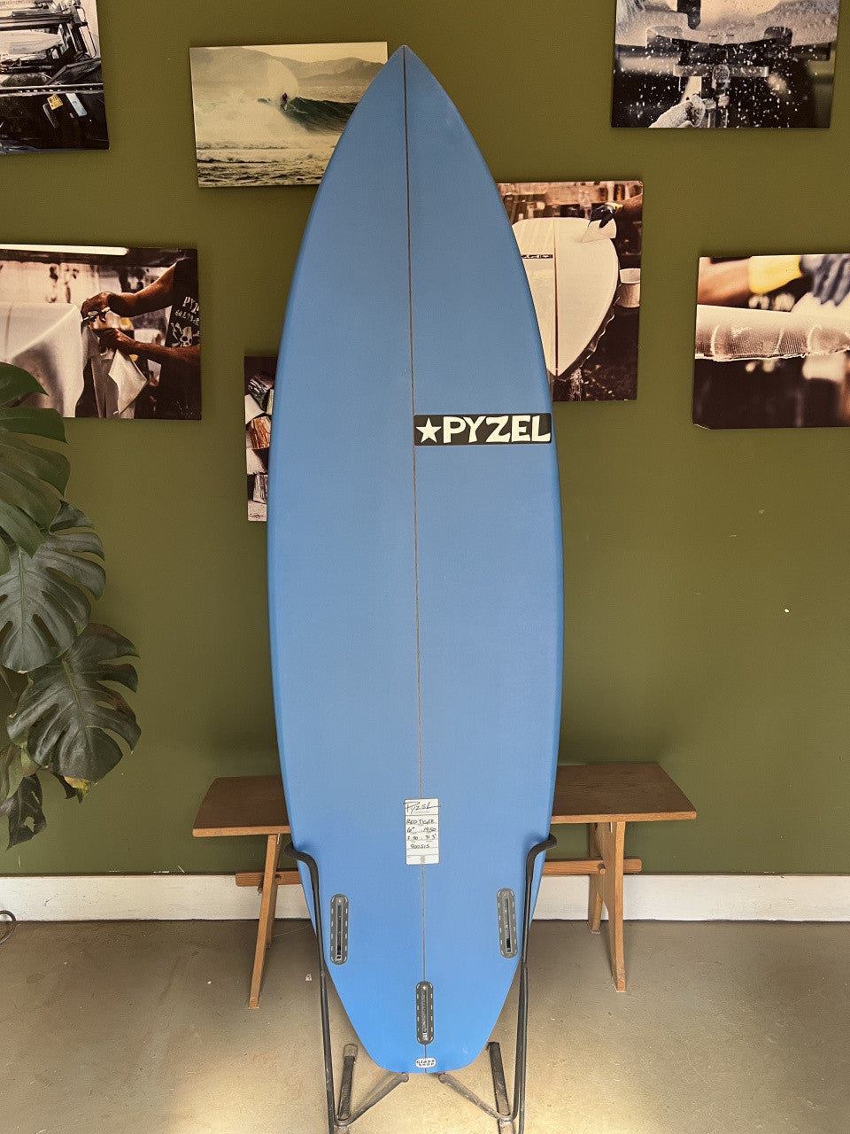 Red Tiger | 6'0" x 19 1/2" x 2 1/2" - 31.30L | Futures x 3 | PU | New Board | HI