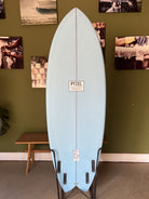 Astro | 5'8" x 20 3/8" x 2 9/16" - 34.10L | Futures x 2 | PU | New Board | HI