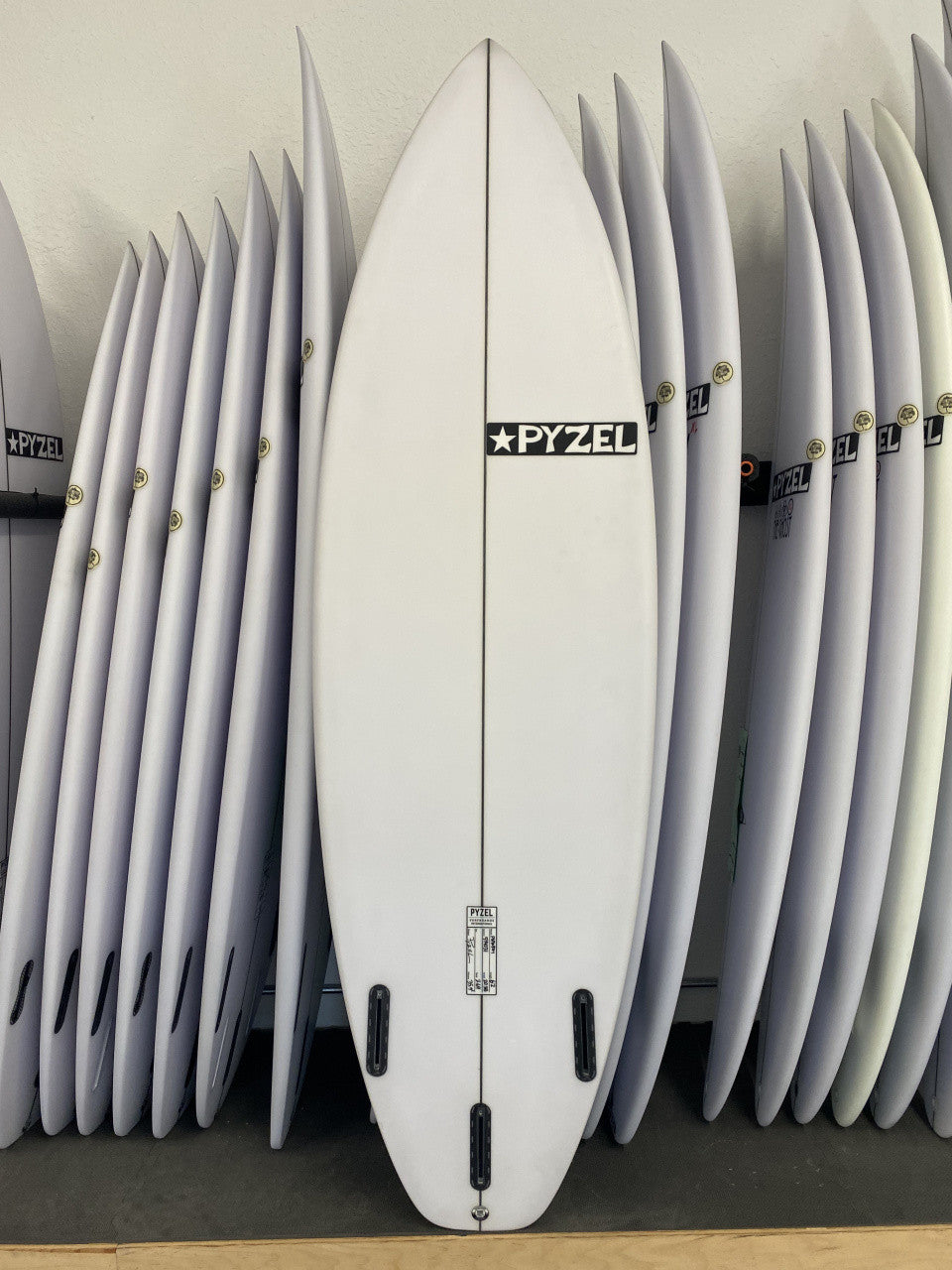 Phantom | 6'2" x 20 3/8" x 2 11/16" - 35.90L | Futures x 3 | PU | Factory 2nd | CA