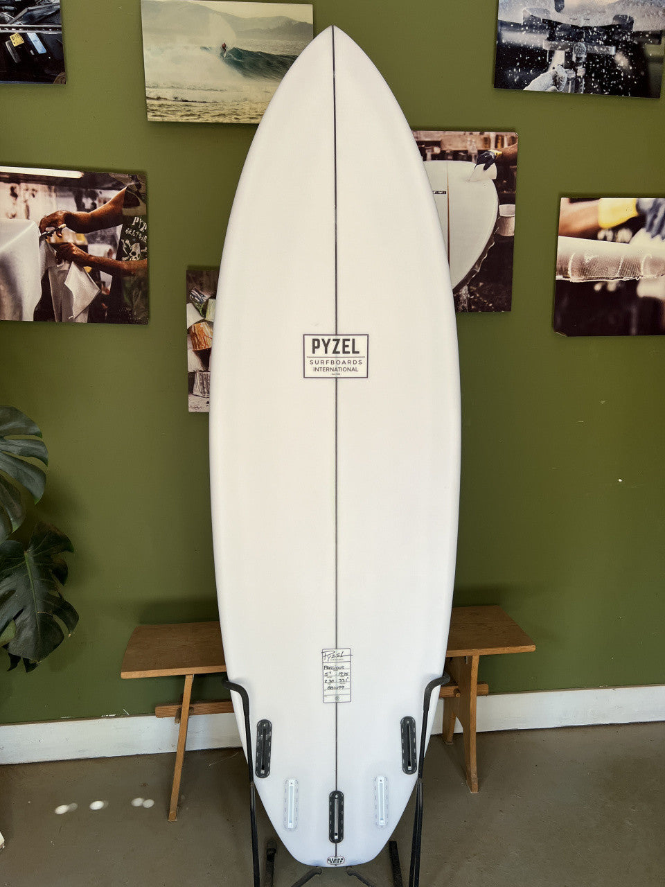 Precious | 5'11" x 19 3/4" x 2 3/8" - 33.10L | Futures x 5 | PU | New Board | HI